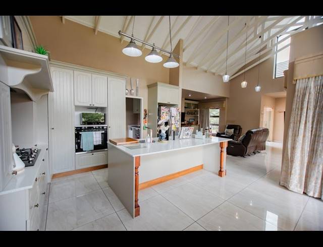 3 BEDROOM HOUSE FOR SALE IN COPPERLEAF ESTATE